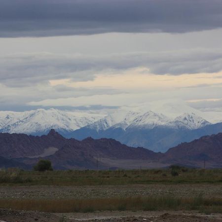 Golden Gobi Hostel & Tours Ułan Bator Zewnętrze zdjęcie