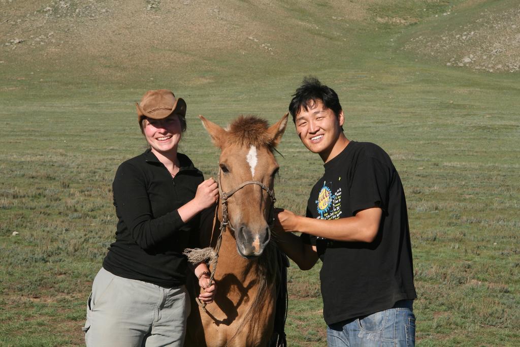Golden Gobi Hostel & Tours Ułan Bator Zewnętrze zdjęcie