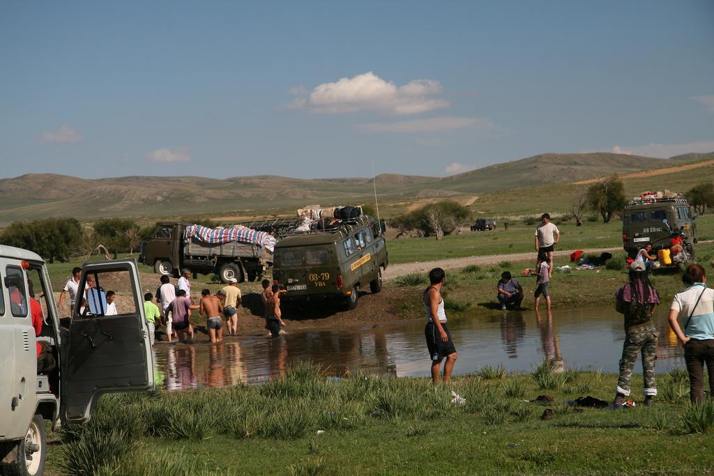 Golden Gobi Hostel & Tours Ułan Bator Zewnętrze zdjęcie