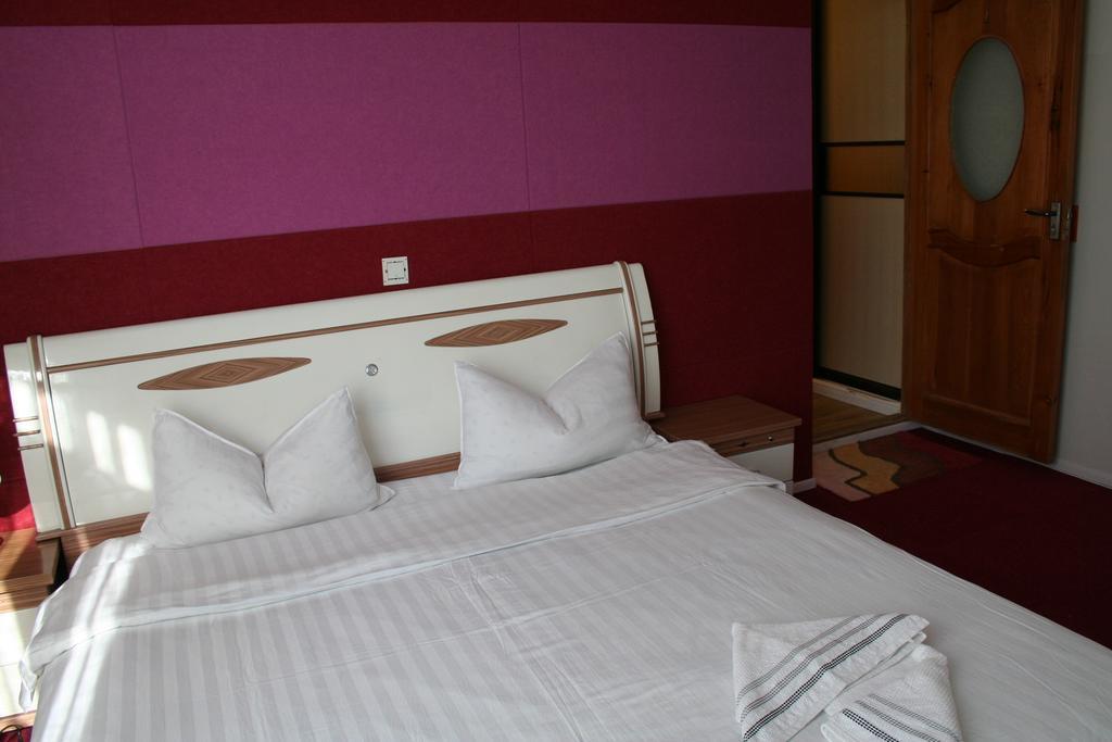 Golden Gobi Hostel & Tours Ułan Bator Zewnętrze zdjęcie