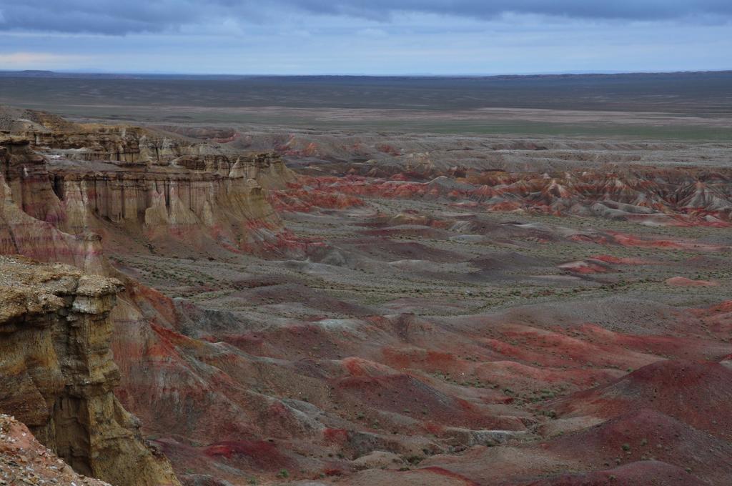 Golden Gobi Hostel & Tours Ułan Bator Zewnętrze zdjęcie